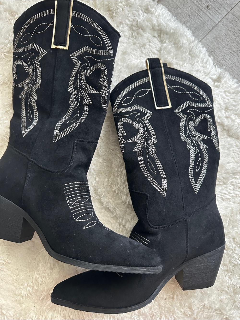 Reitoye Black Embroidered Western Heeled Boots for Women
